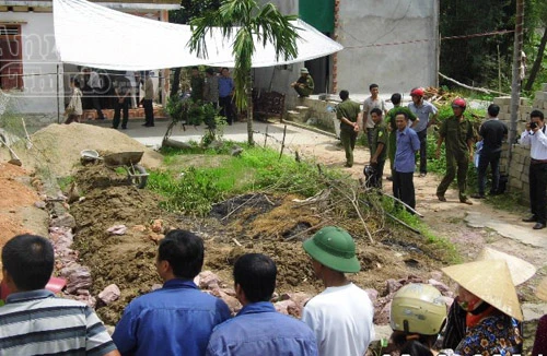 Cầm kéo đâm chết anh trai vì mảnh đất vườn