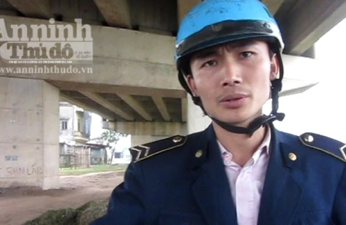 Nam Định: Thanh tra cởi áo đòi "xử" người tham gia giao thông