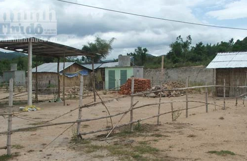 Người nghèo khó tiếp cận khu tái định cư