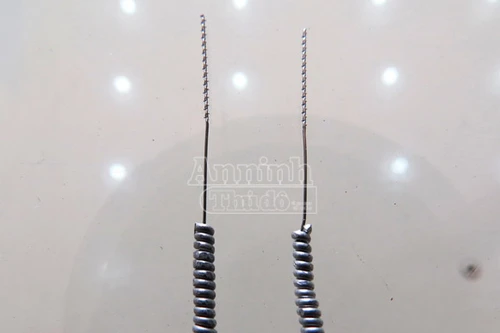 Dị vật cháu bé 3 tuổi nuốt ở phòng khám là "châm gai"