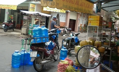 Phát hiện nước uống đóng chai nhiễm khuẩn mủ xanh