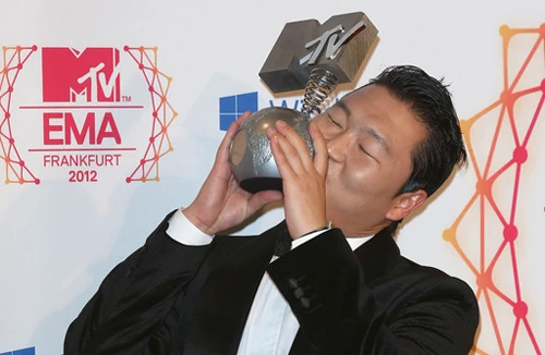 PSY thắng lớn ở MTV EMA 2012