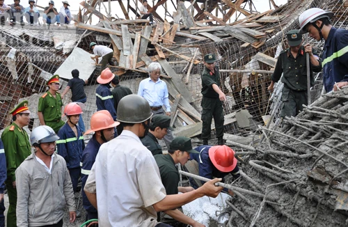 Vụ sập mái bê-tông ở Phú Yên: Triệu tập các đơn vị liên quan