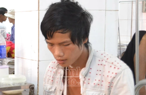 Đến nhà bạn chơi, vô cớ bị trai làng chém trọng thương