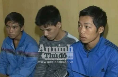 Bị xử lý vi phạm, nhóm học sinh tấn công xe CSGT