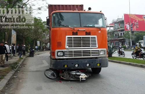 Bạn đọc phẫn uất vụ xe container cán chết 2 nữ sinh Hải Phòng