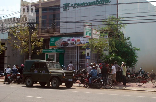 Làm rõ số đối tượng giật bọc tiền tỷ tại ngân hàng