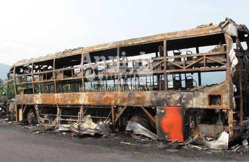 Trong đêm xe giường nằm cháy rụi, hơn 40 hành khách thoát nạn