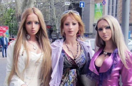 Sốc với gia đình mang hình dạng… búp bê