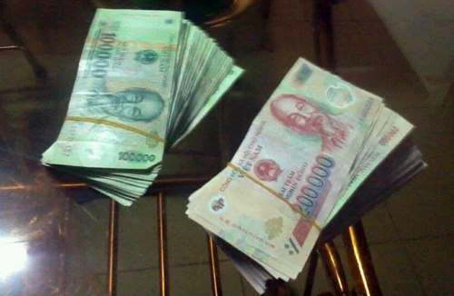 Nhặt được hơn 80 triệu, bảo vệ Times City gửi trả lại cho khách