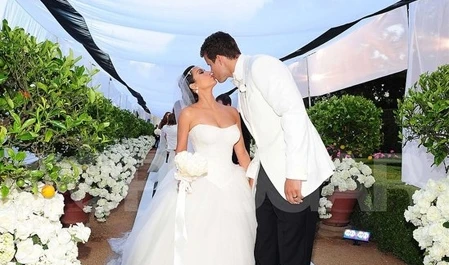 Lộ ảnh Kim "siêu vòng 3" rạng rỡ trong ngày cưới