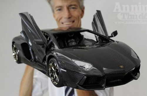 Mô hình Lamborghini Aventor gấp 12 lần giá xe thật