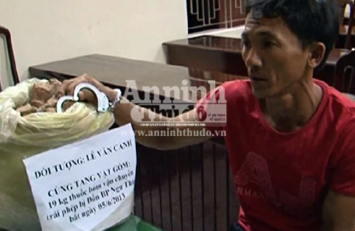 Đào nền nhà để chôn giấu 70kg thuốc nổ