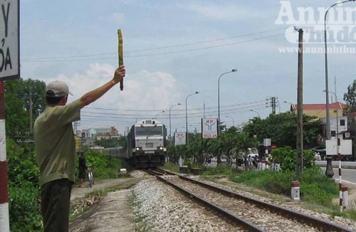 Chuyện người gác chắn tàu ở điểm “đen”