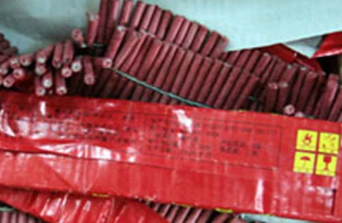 Bắt vụ mua bán gần 30 kg pháo trái phép