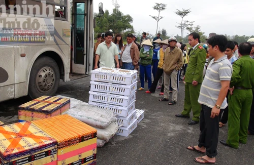 Vận chuyển quần áo, thuốc đông dược chung với... thịt lợn "bẩn"