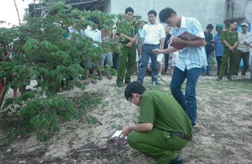 Dùng kéo đâm chết chồng vì bị chửi bới, đánh đập