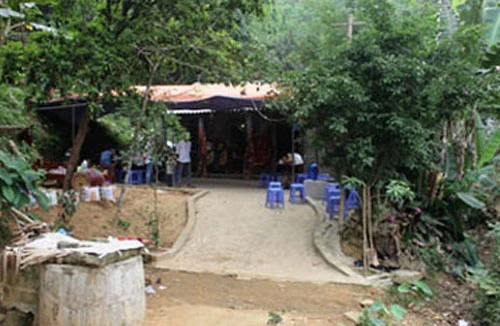 Xông vào đám tang, chém loạn xạ khiến 2 người bị thương