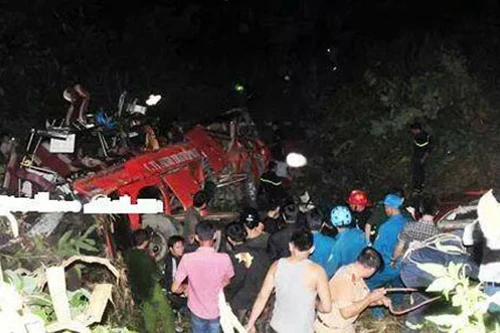 Xe khách lao vực, nhiều thương vong, Bộ trưởng Đinh La Thăng tới gấp hiện trường