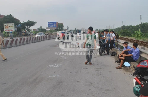 Truy tìm ô tô cán chết nữ sinh rồi bỏ chạy