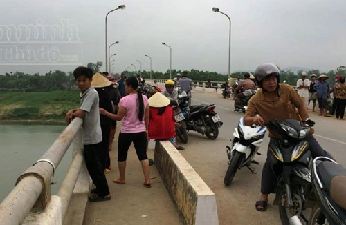 Ném xe đạp xuống sông, rồi gieo mình tự vẫn