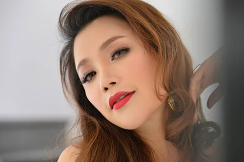 Hồ Quỳnh Hương bất ngờ quyến rũ trở lại