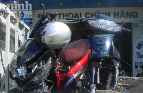 Vượt taxi, một thanh niên đâm chết ông già