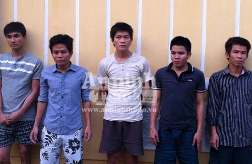 Khởi tố nhóm đối tượng đánh bạc dưới hình thức xóc đĩa