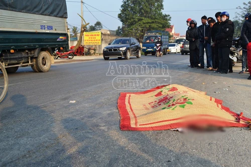 Gặp TNGT, mẹ chết để lại 2 con nhỏ bơ vơ