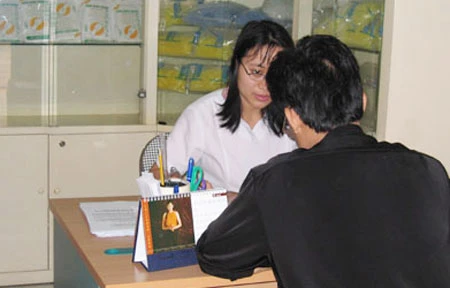 Không nhận con chỉ vì con… đẹp trai hơn bố