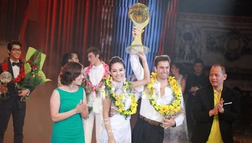 "Nữ hoàng Ai Cập" - Minh Hằng đăng quang Bước nhảy hoàn vũ