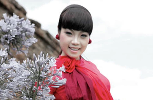 "Thị Màu" Ngọc Khuê bước lên sân khấu Bài hát yêu thích