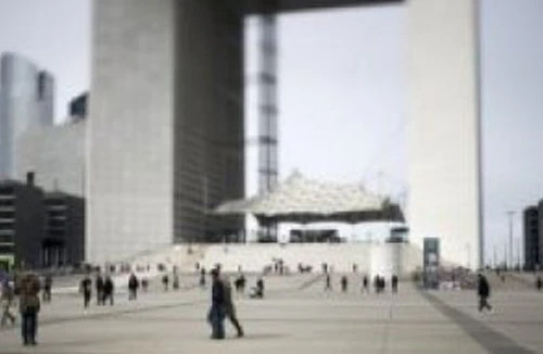 Một binh lính Pháp bị đâm vào cổ khi tuần tra trên phố