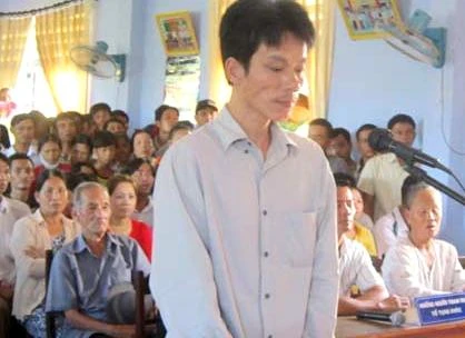 Mâu thuẫn, anh cầm dao đâm chết em trai