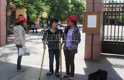 Thí sinh bị liệt do chất độc da cam và ước mơ thành Dược sĩ