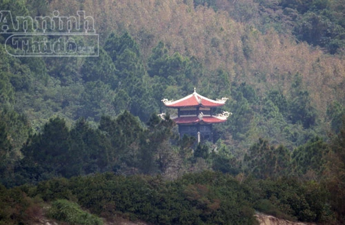 Ngay sau Lễ an táng, người dân được vào Vũng Chùa viếng Đại tướng