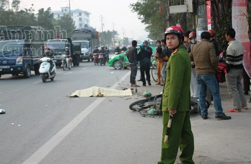 Xe tải gây tai nạn chết người, tài xế bỏ chạy