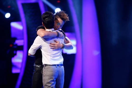 Đông Hùng bất ngờ lọt top nguy hiểm, Anh Quân chia tay Vietnam Idol