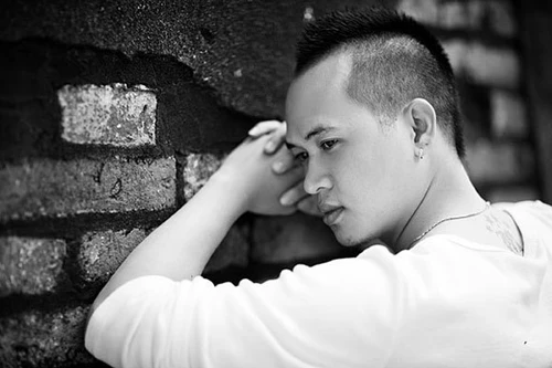 Chàng trai gây "sốt" tại Giọng hát Việt hát xuất hiện trên sân khấu lớn