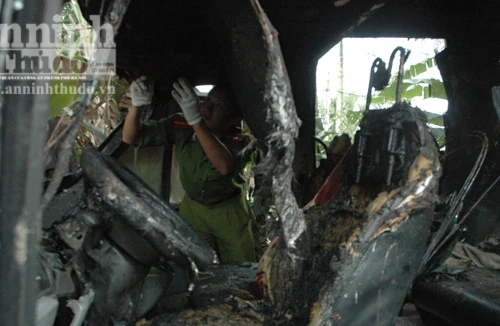 Nửa đêm, ôtô để trong ga-ra bốc cháy đùng đùng