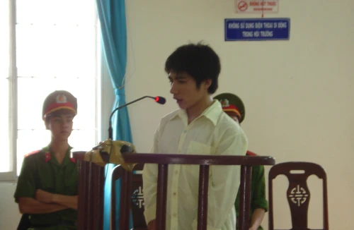 Đâm chết đồng nghiệp vì nghi ngờ mách lẻo