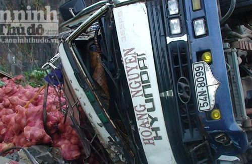 Lật xe tải trên đèo Cù Mông, một người thiệt mạng