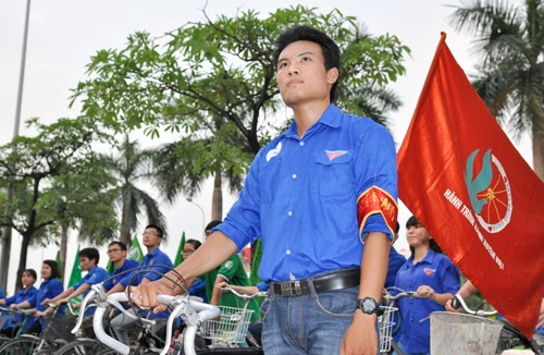 Hơn 150 bạn trẻ đạp xe xuyên Việt kêu gọi bảo vệ môi trường biển