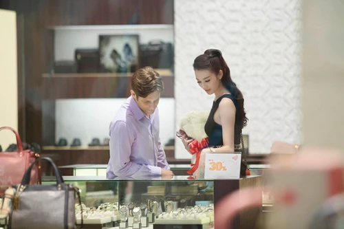 Lộ ảnh Khánh My hẹn hò bạn diễn ngoại quốc