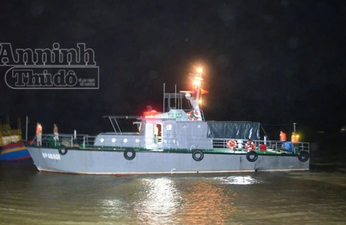 Cứu nạn thành công tàu cá cùng 12 ngư dân gặp nạn trên biển