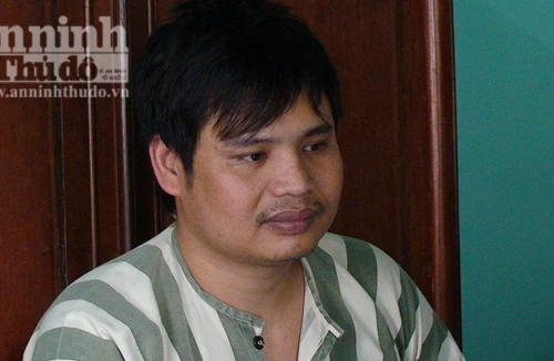 Khởi tố đối tượng hất cảnh sát lên nắp capo