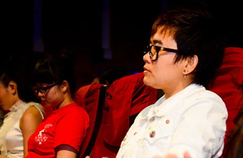 Phương Uyên xuất hiện trên sân khấu cùng người tình "tin đồn"