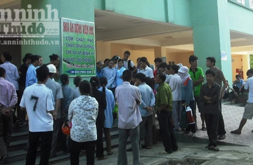 Bé gái 10 tháng tuổi tử vong bất thường tại bệnh viện Nhi Nghệ An