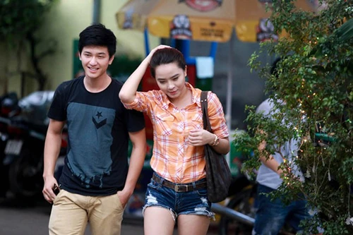 Bắt gặp hotboy Huỳnh Anh “cặp kè” với Hải Băng