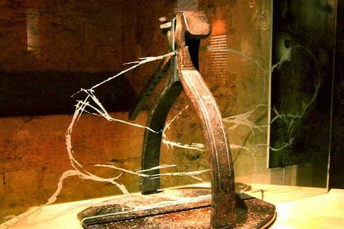 10 dụng cụ tra tấn “rợn tóc gáy” thời Trung Cổ